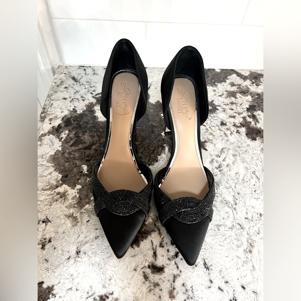 Beautiful dress shoe, worn three times. Super comfortable and elegant.